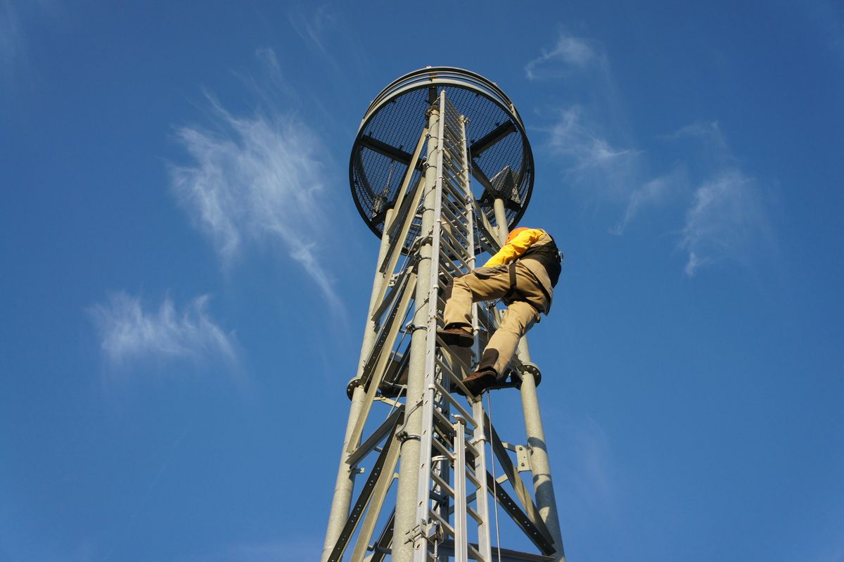 Анкерная линия для вертикальных лестниц