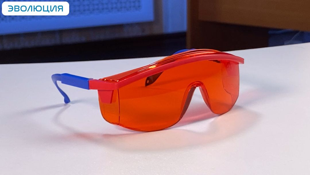 Очки защитные «О37 Universal Titan» Strong Glass