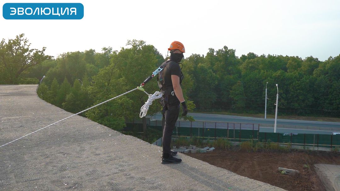 Зажим на гибкой анкерной линии