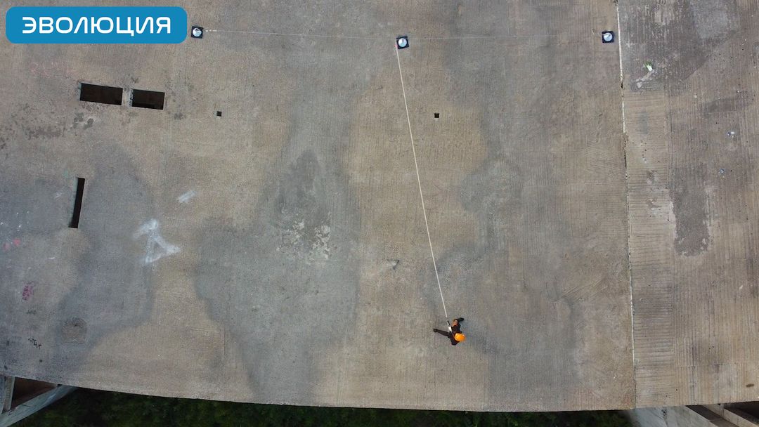 Зажим на гибкой анкерной линии